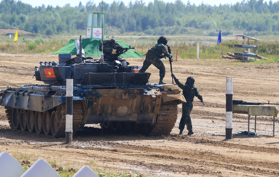 Le groupe N°1 de l'équipe vietnamienne de char a terminé sa course en 34 minutes 53 secondes, tirant quatre sur cinq cibles. 