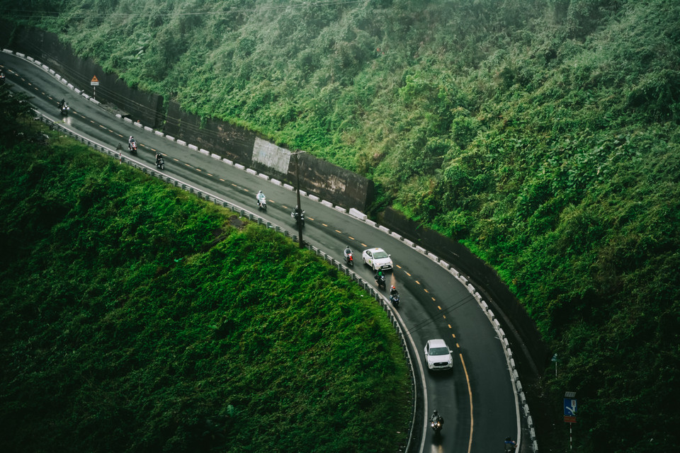 Avec ses virages et sa brume tenace toute l’année, le col de Hai Van est une destination touristique attrayante. Photo: VNA