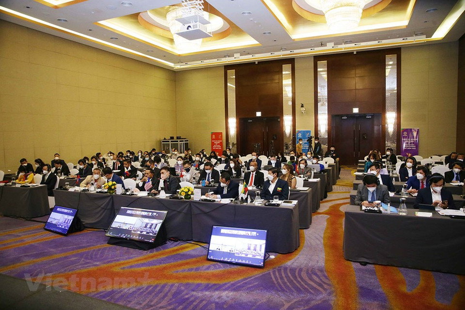 Soulignant que les SEA Games 31 seraient l'occasion de promouvoir le tourisme de la capitale, le président du Comité populaire de Hanoi, Chu Ngoc Anh, a déclaré que tous les travaux devraient être préparés minutieusement. Il a demandé au département municipal de la Culture et des Sports de se coordonner étroitement avec le ministère de la Culture, des Sports et du Tourisme et les unités concernées pour inspecter les sites de compétition, les installations. En qualité du pays hôte, le Vietnam ambitionne de remporter 140 médailles d’or, 77 d’argent et 71 de bronze. Les SEA Games 31 comprendront 40 disciplines avec plus de 520 catégories de compétition. Photo: VietnamPlus