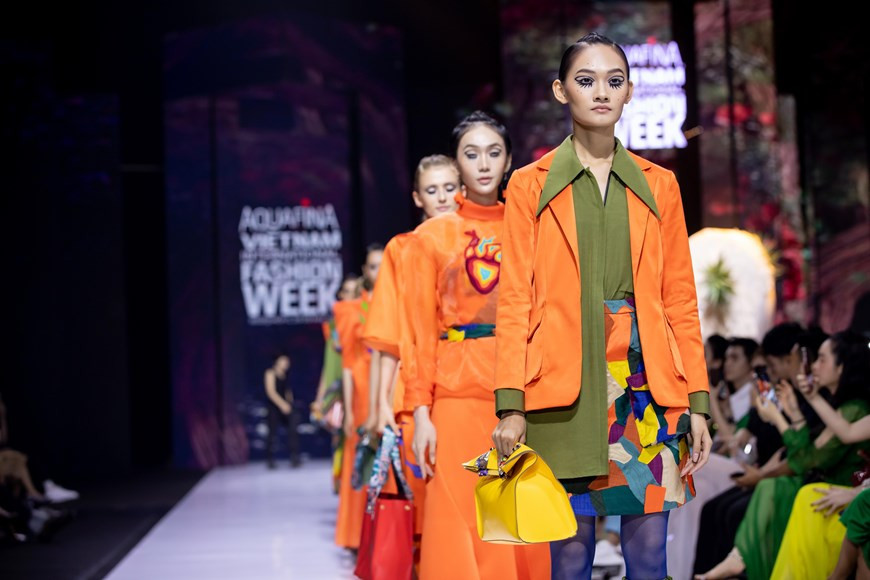 Un design de la collection 'Hidden Gem' de Tiny Ink by Hoang Quyen.