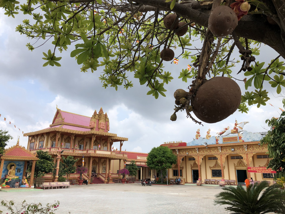 Xiêm Can signifie « à proximité de l’eau» car l’emplacement de la pagode était jadis une étendue de terre bordant la mer.