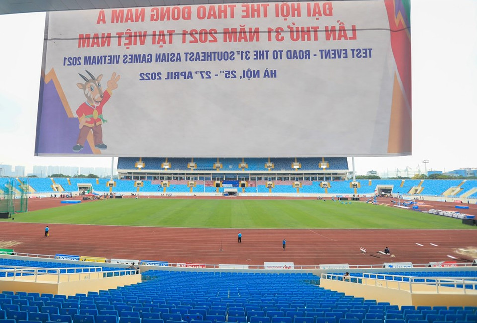 Le stade national My Dinh est un stade polyvalent situé dans l'arrondissement de Nam Tu Liem de la capitale Hanoï. Il a capacité d'accueillir plus de 40.000 personnes. C'est la pièce maîtresse du complexe sportif national du Vietnam. Il a été officiellement inauguré en septembre 2003 pour les 22es Jeux d'Asie du Sud-Est (SEA Games 22). Le stade My Dinh à Hanoï accueillera l'ouverture et le match final de l’épreuve de football des SEA Games 31 et des épreuves d'athlétisme qui auront lieu en mai au Vietnam. Les travaux de modernisation ont été accomplis pour accueillir les SEA Games 31. Photo: VietnamPlus