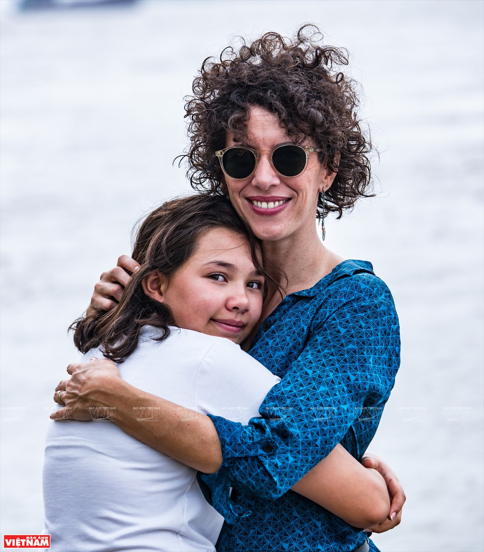 Actuellement, la famille d'Anne Sophie a une vie heureuse à Hanoï.