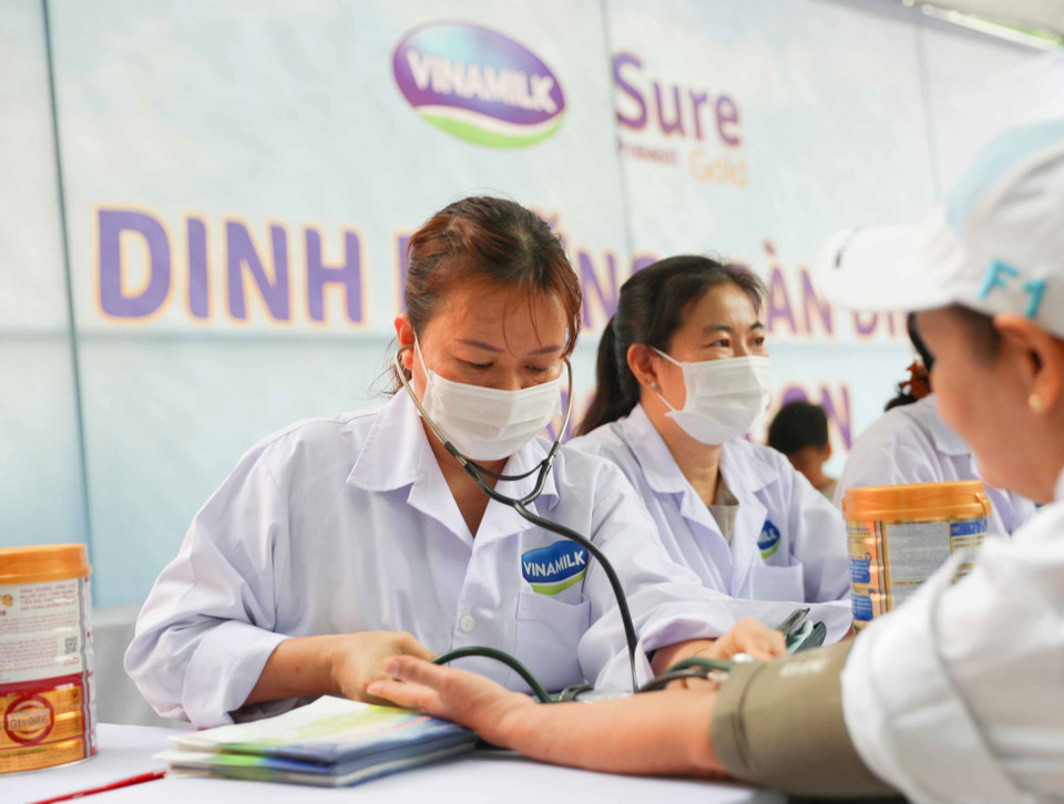 Les médecins du Centre de nutrition de Vinamilk donnent des conseils sur une alimentation et une nutrition appropriées pour améliorer sa santé.