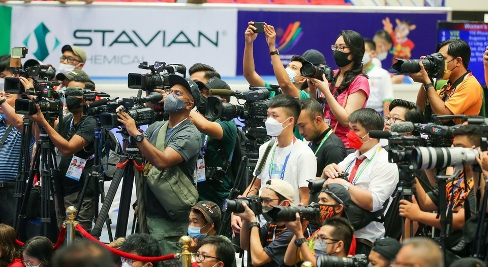 Journalistes vietnamiens et étrangers couvrant les 31e Jeux d'Asie du Sud-Est (SEA Games 31). Photo: VNA