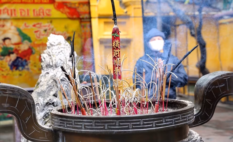 Aller à la pagode est devenu ainsi une activité culturelle immanquable, une belle coutume des Vietnamiens, notamment lors des premiers jours du Têt traditionnel.