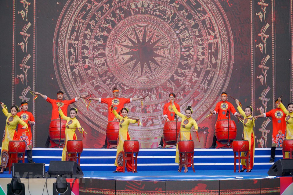 Le festival était destiné à promouvoir l’image de Hanoï et du Vietnam auprès des amis internationaux, contribuant ainsi à construire une Asie du Sud-Est solidaire, amicale et prospère. Le samedi soir, a eu lieu un gala artistique et un festival de musique estudiantin en l’honneur des SEA Games. Les SEA Games 31 qui ont lieu du 5 au 23 mai 2022 dans 12 villes et provinces que sont Hanoï, Bac Ninh, Hai Duong, Hai Phong, Quang Ninh, Ha Nam, Nam Dinh, Ninh Binh, Hoa Binh, Vinh Phuc, Phu Tho et Bac Giang. Les SEA Games 31 comportent 40 disciplines avec plus de 520 catégories de compétition.