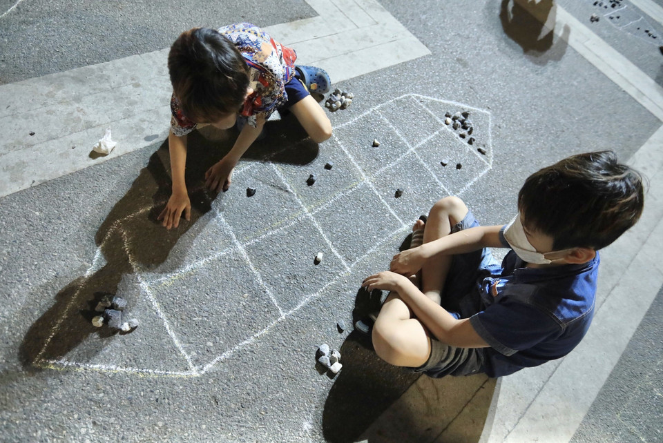 Le « ô ăn quan ». Photo: VNA