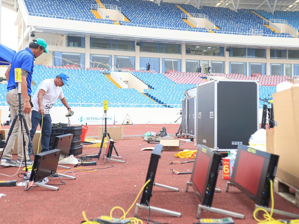 Les SEA Games 31 se dérouleront du 5 au 23 mai 2022 dans 12 villes et provinces que sont Hanoï, Bac Ninh, Hai Duong, Hai Phong, Quang Ninh, Ha Nam, Nam Dinh, Ninh Binh, Hoa Binh, Vinh Phuc, Phu Tho et Bac Giang. C'est la deuxième fois que la capitale vietnamienne accueille les SEA Games après l'édition de 2003. Moins de 60 jours avant les SEA Games 31, les derniers préparatifs sont mis en œuvre de toute urgence. Les cérémonies d'ouverture et de clôture sont prévues respectivement les 12 et 23 mai à Hanoï. Les préparatifs en matière d'infrastructures, d'équipements, d'hébergement et de scénarios d'organisations de compétitions ont été achevés. Photo: VietnamPlus