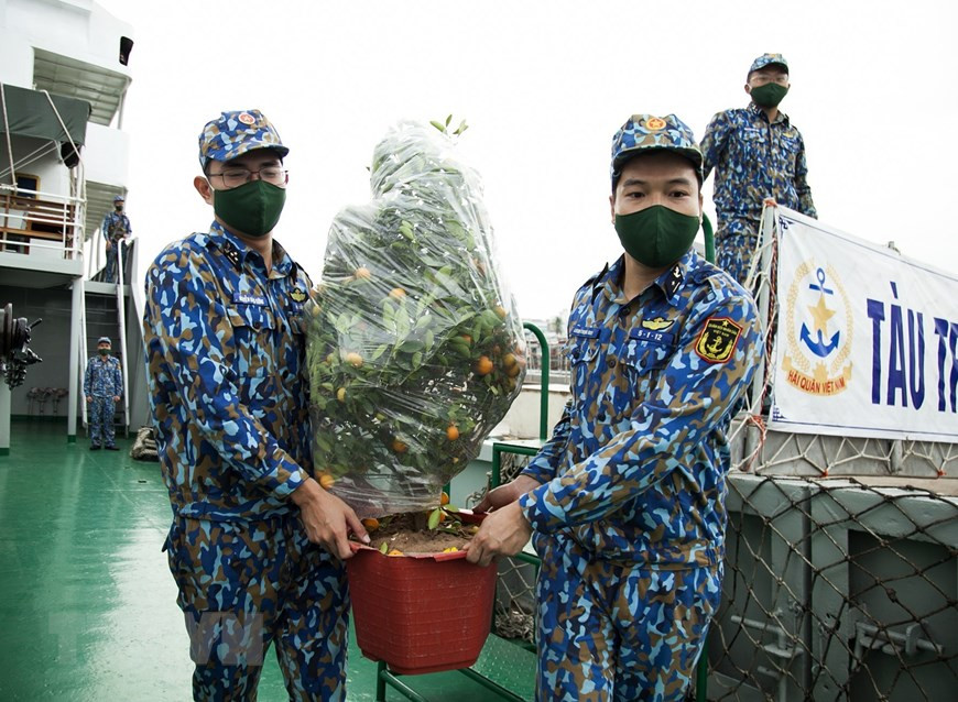  Un kumquat destiné aux soldats défendant les eaux et les îles du pays. Photo: VNA. 