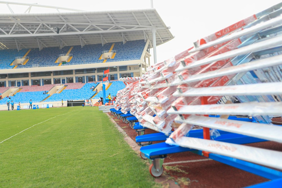 La capitale Hanoï qui accueille 18 compétitions dans le cadre des 31es Jeux d'Asie du Sud-Est accélère les derniers préparatifs. Le vice-ministre de la Culture, des Sports et du Tourisme, Hoàng Dào Cuong, a souligné que les 31es Jeux d'Asie du Sud-Est ouvriraient une série d'événements internationaux. Par conséquent, il s'agira d'un coup de pouce pour le tourisme de la ville de Hanoï et de tout le pays en général. Le vice-ministre a exhorté à une coopération étroite entre les unités municipales et les départements du ministère de la Culture, des Sports et du Tourisme pour les cérémonies d'ouverture et de clôture de cet événement. Photo: VietnamPlus