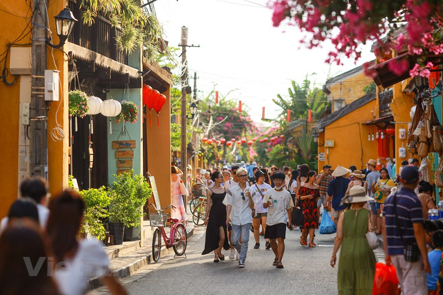 En venant à Hoi An, les visiteurs peuvent facilement retourner au passé en voyant de nombreux vestiges historiques.