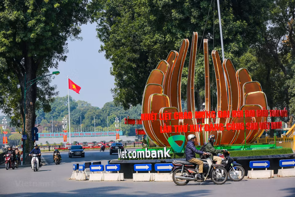  La capitale semble "porter une nouvelle chemise" avant le 13e Congrès national du Parti. Photo : Vietnamplus 