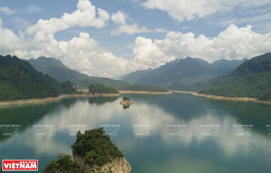  La beauté lyrique du lac. Photo: VietnamIllustré