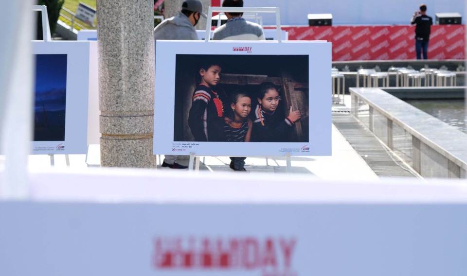  Une œuvre présentée lors de l’exposition ''Le Vietnam coloré''. Photo : Comité d’organisation