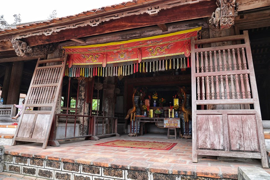  Dai Dinh se compose de cinq chambres avec deux portes. Un grand autel est décoré d'une statue de dragon, d'un tigre ... Photo: Vietnam+