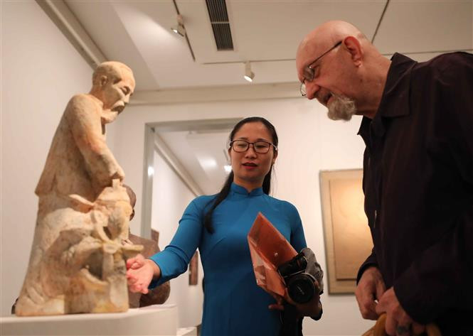  Cet événement vise à fêter le 13e Congrès national du Parti communiste du Vietnam (PCV), le 91e anniversaire du PCV et le Nouvelle An lunaire du Buffle. Photo : VNA