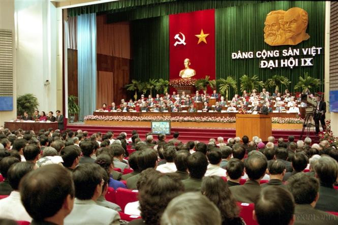  Le 9e Congrès national du Parti communiste du Vietnam (PCV) a eu lieu du 19 au 22 avril 2001 à Hanoï. Photo: VNA