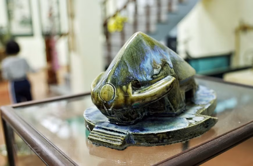 Une œuvre dans la collection unique de buffles en céramique créée par l'artisan Tran Nam Tuoc. Photo: Vietnam + 