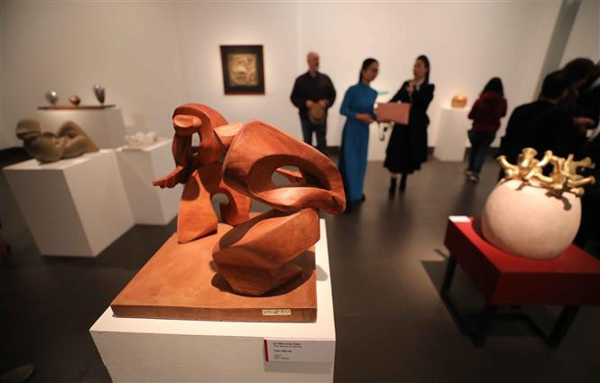  Des œuvres sont exposées lors de l’événement. Photo : VNA