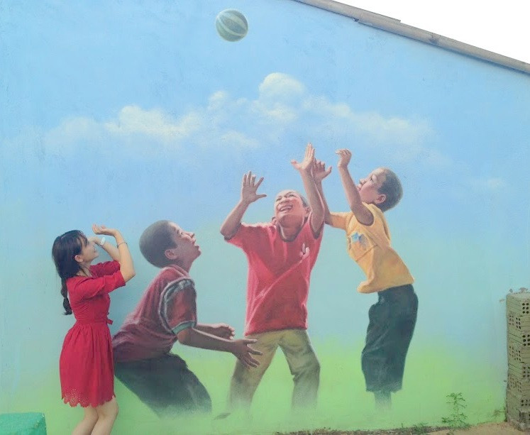 Il s’agit d’une partie du Programme d’échanges des beaux-arts entre la République de Corée et le Vietnam, organisé par le Comité populaire provincial de Quang Nam, en collaboration avec l’Ambassade de la République de Corée au Vietnam, le Programme des Nations Unies pour les établissements humains (UN-Habitat) et la Korea Foundation.