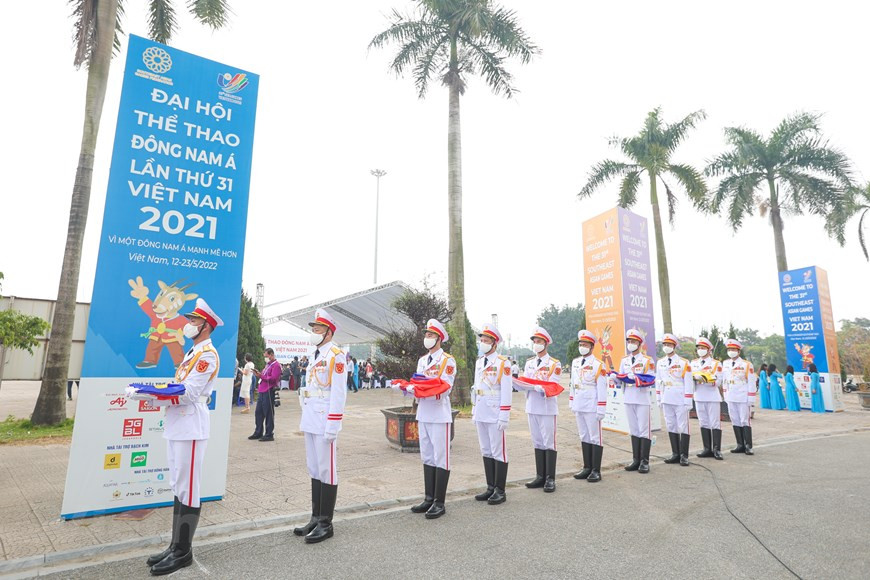  Selon la directrice générale adjointe de l'Administration des sports du Vietnam, Le Thi Hoang Yen, le Vietnam a fait de grands efforts pour organiser le plus grand événement sportif de la région. A côté de la rénovation du stade de My Dinh depuis fin 2021, bien d'autres sites de compétitions ont été modernisés. Par exemple, le stand de tir du Centre national d'entraînement sportif a été mis à niveau pour répondre aux normes de qualité asiatiques. Avec des équipements entièrement importés, il est devenu l'un des meilleurs stands de tir d'Asie du Sud-Est. De même, les deux gymnases de Bac Giang et Quang Ninh, chacun d'une capacité de près de 5.000 places, sont munis d'équipements modernes pour les épreuves de badminton et de volley-ball. Photo: VietnamPlus