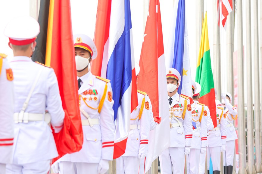  Pour préparer les 31e Jeux d'Asie du Sud-Est en 2021 (SEA Games 31), le sous-comité de l'information et de la communication a créé un site Web avec le nom de domaine officiel : Seagames2021.com, un Centre international de presse (MPC) et un Centre international de télévision au Centre national des congrès qui devraient être mis en service le 9 mai , ainsi que des salles de presse locales. Le sous-comité a également décidé de créer le comité de rédaction du site Web et le centre de presse des SEA Games 31 et a demandé aux agences de presse d'augmenter le nombre d'informations publiées sur les épreuves des SEA Games 31, promouvant ainsi l'image sur le pays et l'homme vietnamien. Photo: VietnamPlus