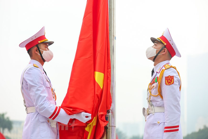  Les 31es Jeux sportifs d'Asie du Sud-Est, ayant pour thème ''Pour une Asie du Sud-Est plus forte'', sont organisés à Hanoï et dans 11 localités voisines, accueillant 8.000 sportifs, cadres, entraîneurs, arbitres et officiels internationaux de 11 pays d'Asie du Sud-Est et des responsables sportifs venus de quatre coins du monde. Chaque délégation sportive présente à l'événement compte 31 membres. Des représentants des ambassades des pays d'Asie du Sud-Est au Vietnam sont également présents. ''Nous espérons que vous aurez de belles impressions sur la nature, la culture et l'hospitalité du peuple vietnamien pendant cet événement sportif régional'', a souligné le vice-ministre Hoang Dao Cuong. Photo: VietnamPlus 