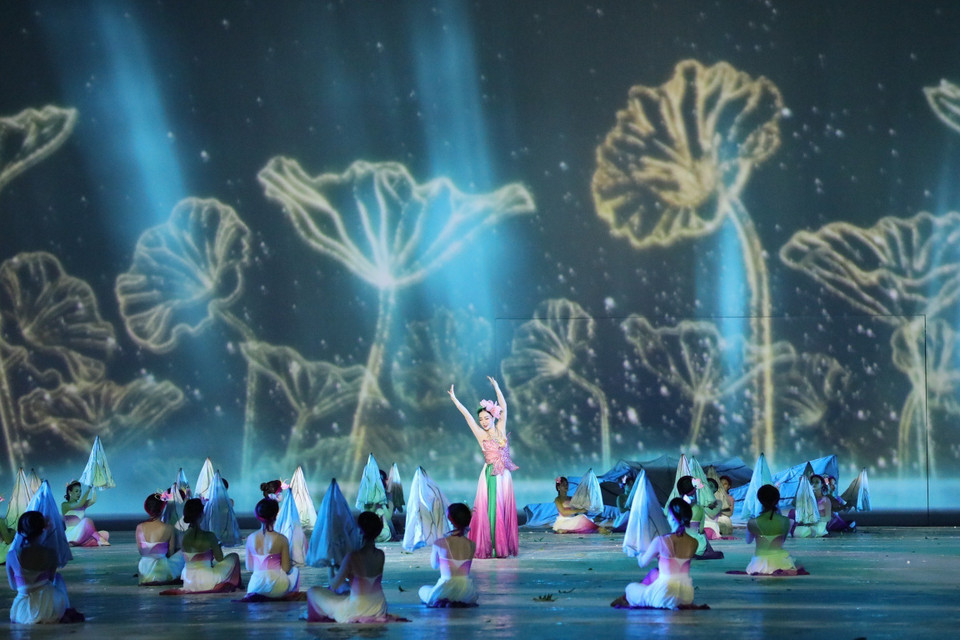 Des technologies graphiques sont utilisées lors du spectacle. Photo : VNA