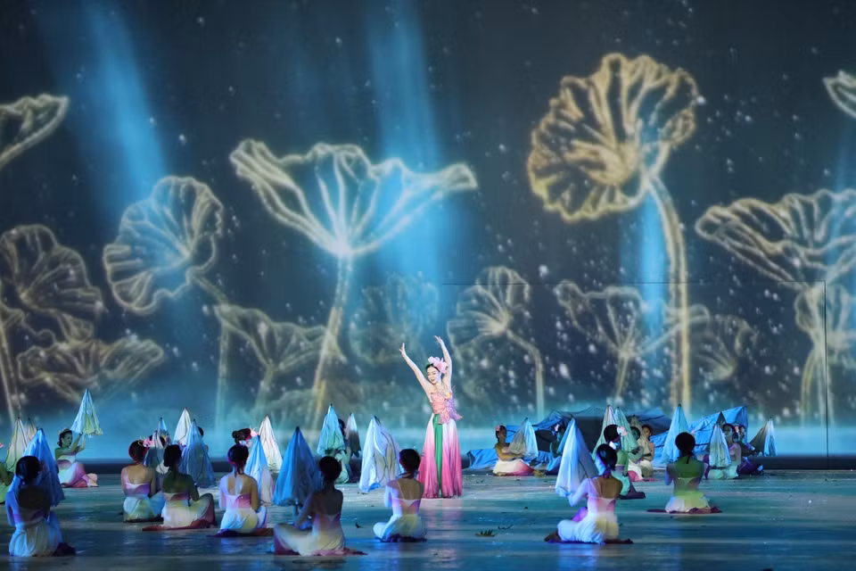 Des technologies graphiques sont utilisées lors du spectacle. Photo : VNA 