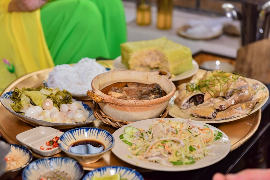 Un repas classique d'un famille vietnamienne au Nord durant le Têt. Photo : VNA