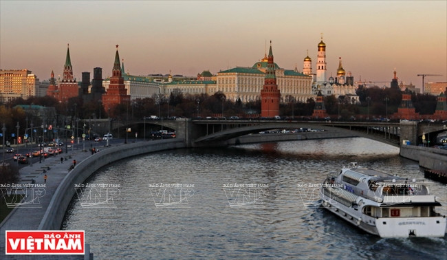 D’une longue histoire et d’une architecture remarquable, le Kremlin est digne d’être l’un des ouvrages les plus colossants et la fierté de Russie. 