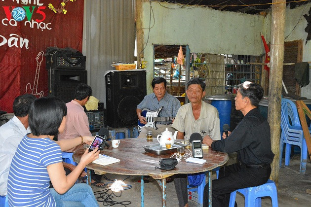 Chanter le don ca tai tu (chants des amateurs du Sud).