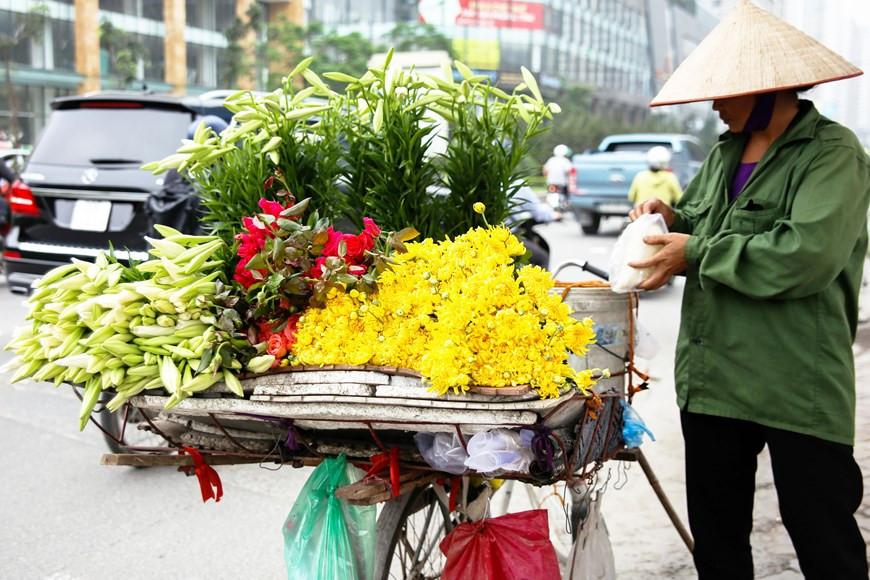 Les lys blancs sont omniprésents dans tous les coins de rues de la capitale. C’est tout simplement la fleur la plus belle du mois d’avril. Pour cette raison, les lys sont devenus un symbole du début de l'été dans la capitale.
