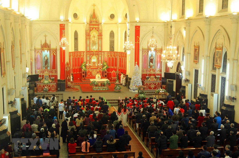La cathédrale de Hai Phong dans la ville portuaire éponyme du Nord attire un grand nombre de catholiques venus pour célébrer Noël. Photo: VNA