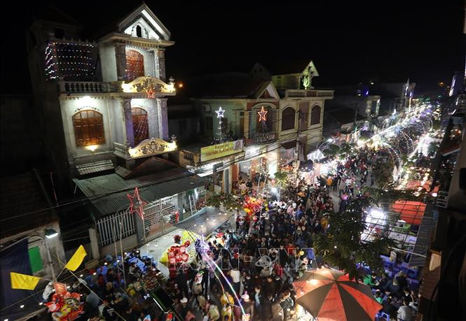 La basilique de l’Immaculée-Conception So Kiên (ou Ke So), située dans le bourg de Kiên Khê, district de Thanh Liêm, province de Hà Nam, à environ 65 kilomètres au Sud de Hanoï, attire un grand nombre de visiteurs. Photo: VNA 
