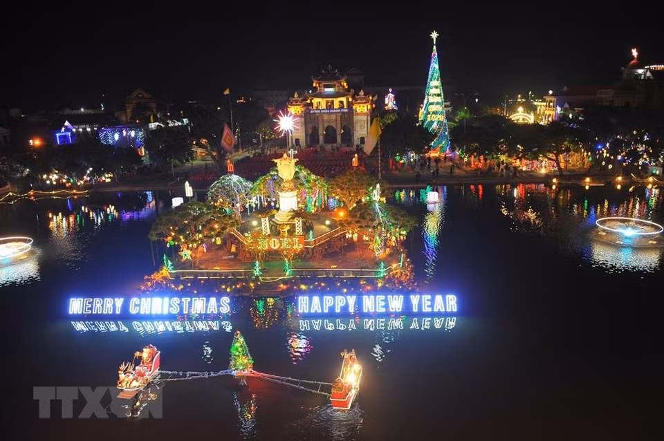 Le district de Kim Son, province de Ninh Binh au Nord compte près 30 paroisses et 80.000 catholiques, représentant près de 50% de la population de ce district. La cathédrale de Phat Diêm est l’une des plus célèbres du pays. 