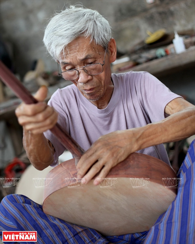 Les instruments de Dào Xa sont très ​réputés dans le ​milieu des ​artistes de musique populaire, et plus particulièrement ceux de Dào Soan.