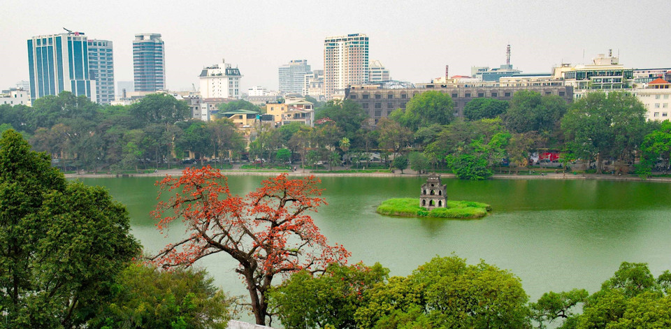 Une vue du lac Hoan Kiem (Epée restituée). Photo: VNA