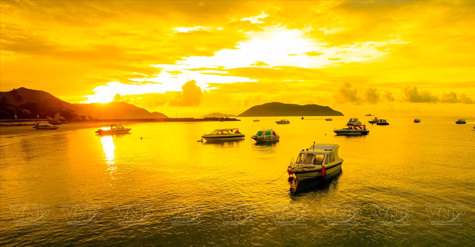 Le district insulaire de Con Dao est un archipel de 16 grandes et petites îles de la province de Ba Ria - Vung Tau, situé dans les eaux méridionales de la Mer Orientale du Vietnam.