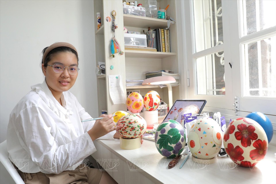 Oeuvre peinte sur des œufs par Nguyen Truong Hoang Chau.
