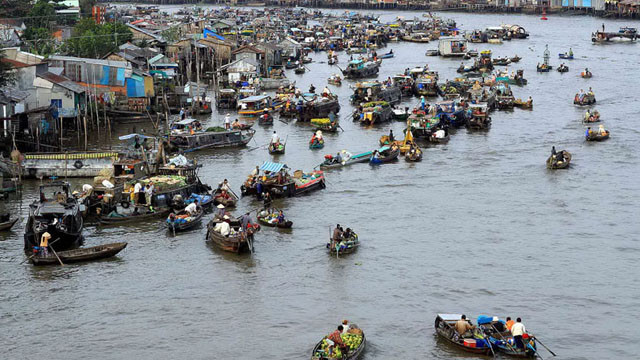 Le marché flottant dans le delta du Mékong. 