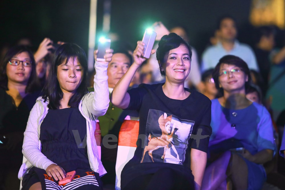 L'actrice Chieu Xuan et sa petite fille.
