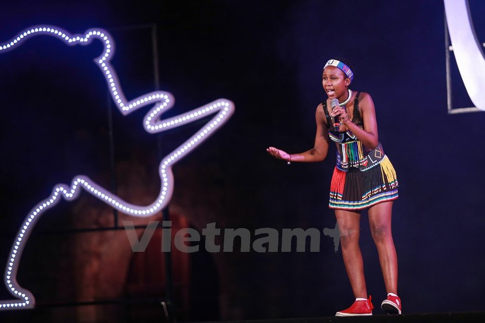 Un numéro artistique spécial d'une amie étrangère. 