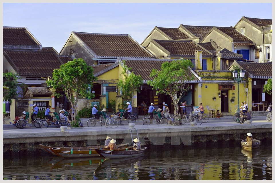 Les structures en bois encore existantes et le plan urbain sont d’origine et n’ont pas été modifiés.