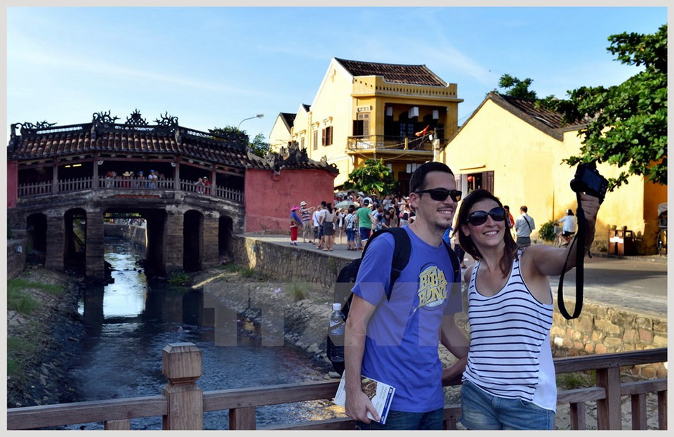 Hoi An constitue un exemple exceptionnellement bien préservé de cité qui fut un port marchand florissant du XVe au XIXe siècles.