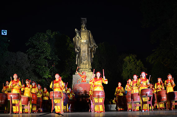 La danse "trông cô" du village de Phu My, commune de Quang Trung, district de Phu Xuyên
