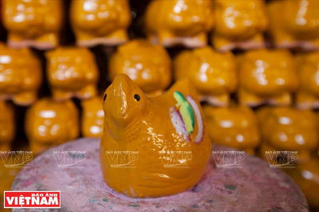 Afin de se démarquer de la concurrence, des ateliers du village ont créé des tirelires en forme de poule, de lapin… 