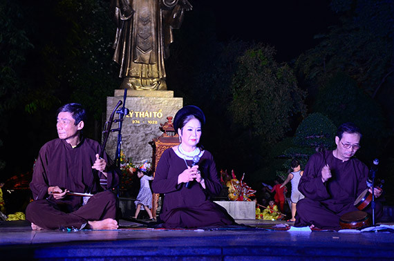 Le chant "xâm" est une forme de chanson folklorique traditionnelle des Kinh très populaire à Hanoi 