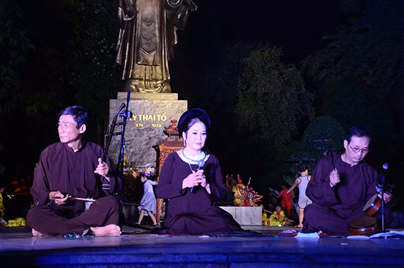 Le chant "xâm" est une forme de chanson folklorique traditionnelle des Kinh très populaire à Hanoi 